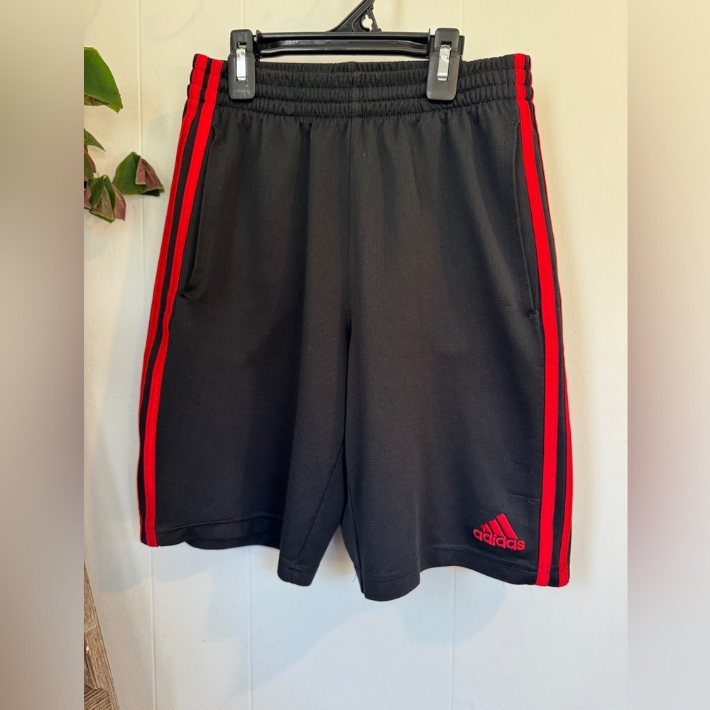 ✨ Adidas Boys Shorts M (10/12) — Black Red Stripe 👟🔥